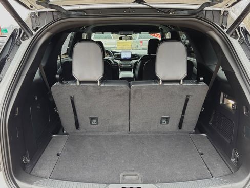 Used 2020 Ford Explorer XLT w/ Equipment Group 202A image 9