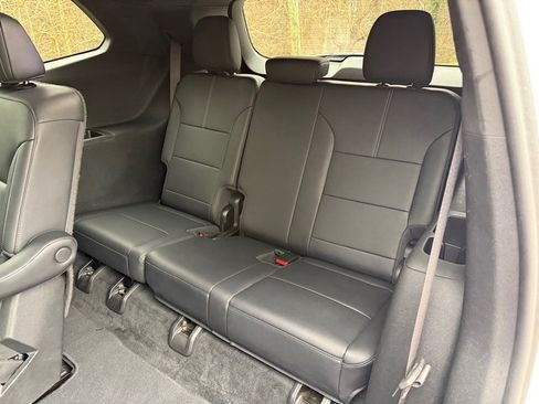 Used 2024 GMC Acadia Elevation image 17