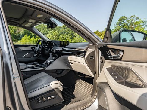 Used 2023 Acura MDX SH-AWD w/ Advance Package image 11