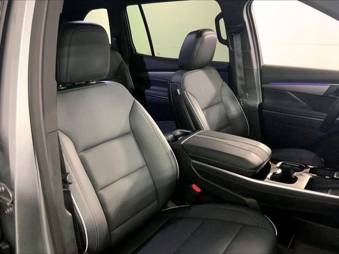 Used 2025 Buick Enclave Preferred image 7