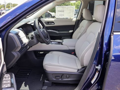 New 2026 Nissan Pathfinder SL FWD image 7