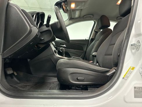 Used 2016 Chevrolet Cruze LT FWD image 16