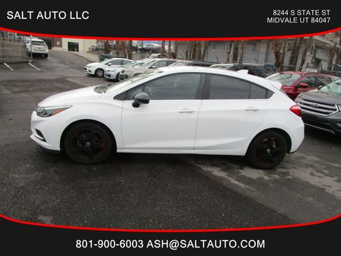 Used 2018 Chevrolet Cruze LT w/ Convenience Package image 4