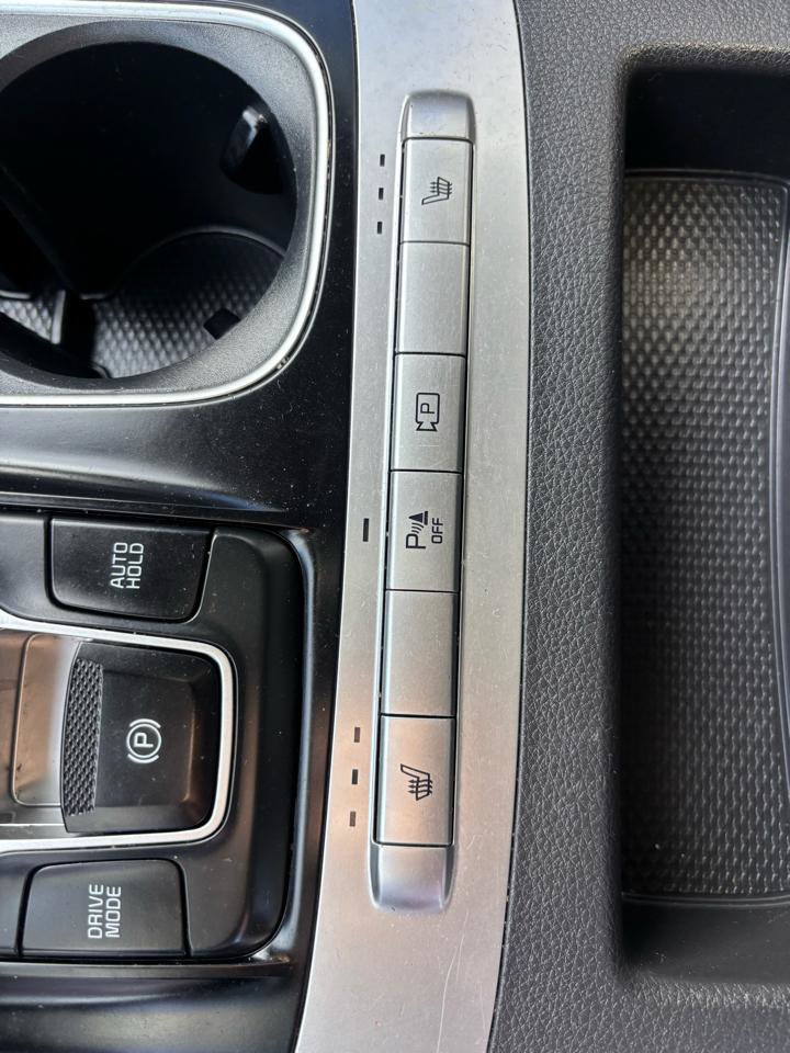 Used 2023 Kia Carnival LX FWD image 20