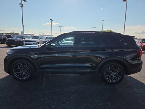 Used 2025 Ford Explorer ST AWD/4WD image 4