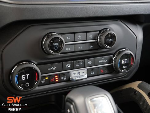 New 2025 Ford Bronco Badlands image 25