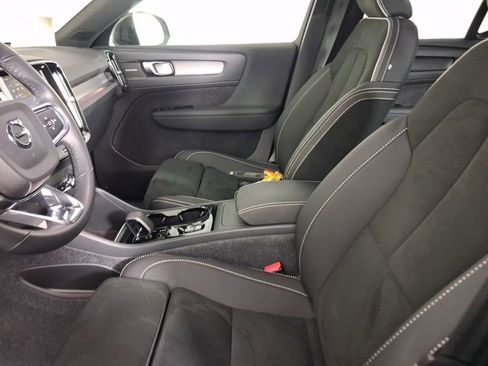 Used 2025 Volvo XC40 B5 Plus AWD/4WD image 19