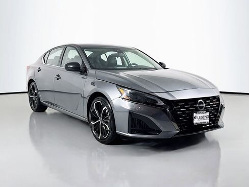 Used 2023 Nissan Altima 2.5 SR image 3