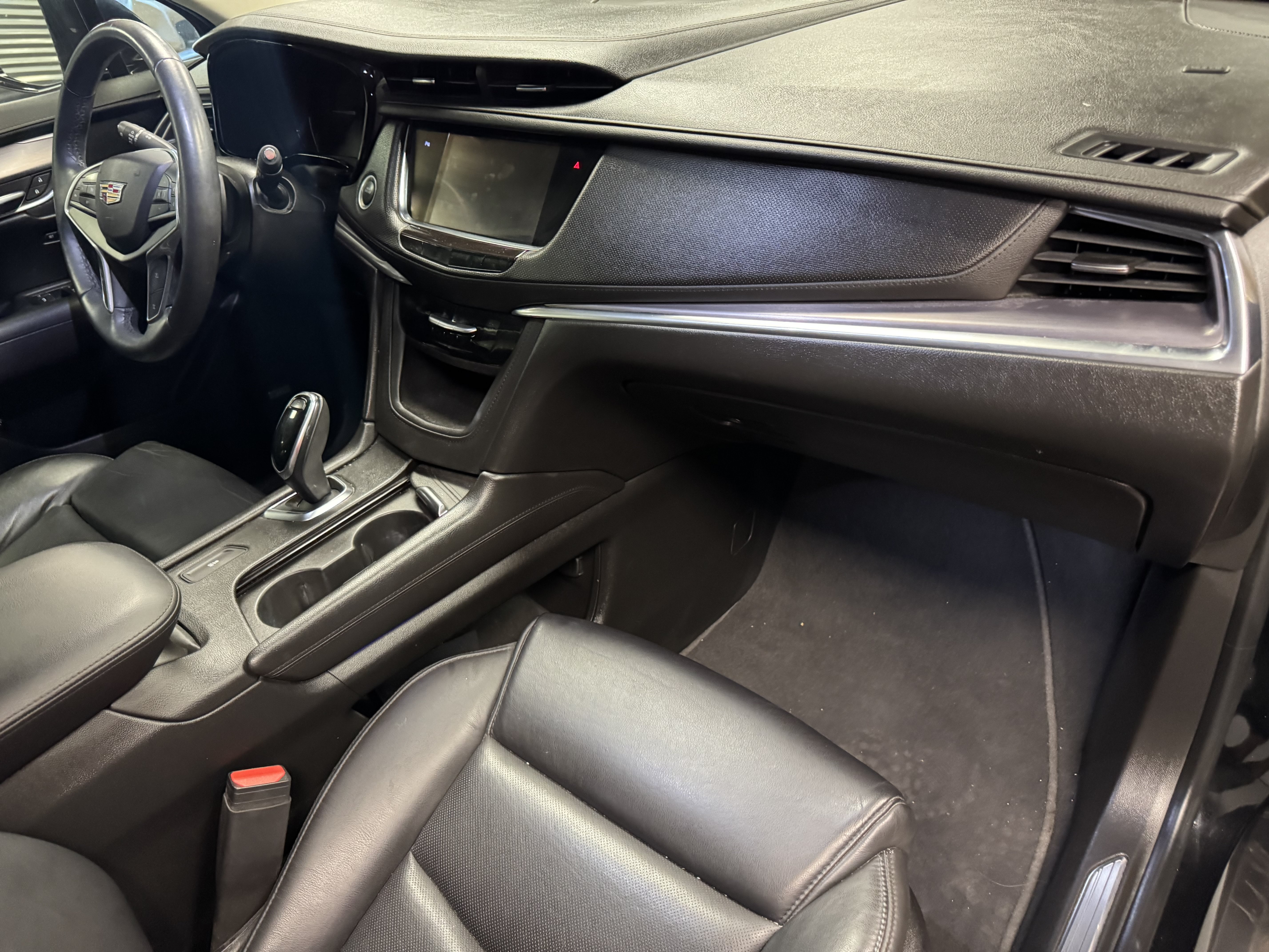 Used 2017 Cadillac XT5 Luxury FWD image 16