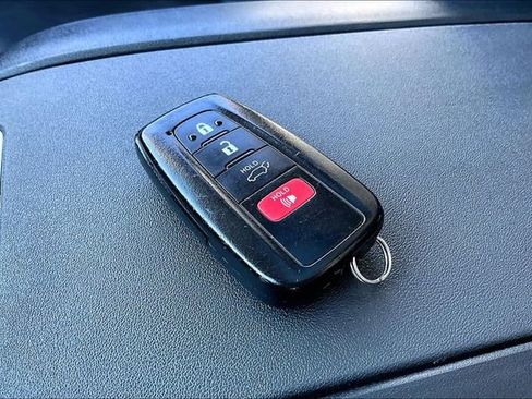 Used 2023 Toyota Highlander XLE image 36