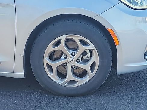 Certified 2023 Chrysler Pacifica Limited image 24