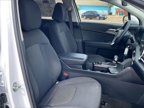 Certified 2025 Kia Sportage LX image 13