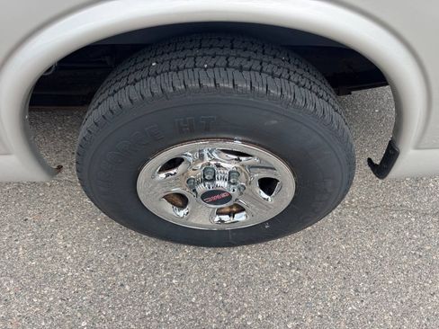 Used 2006 GMC Savana 1500 Passenger RWD image 9