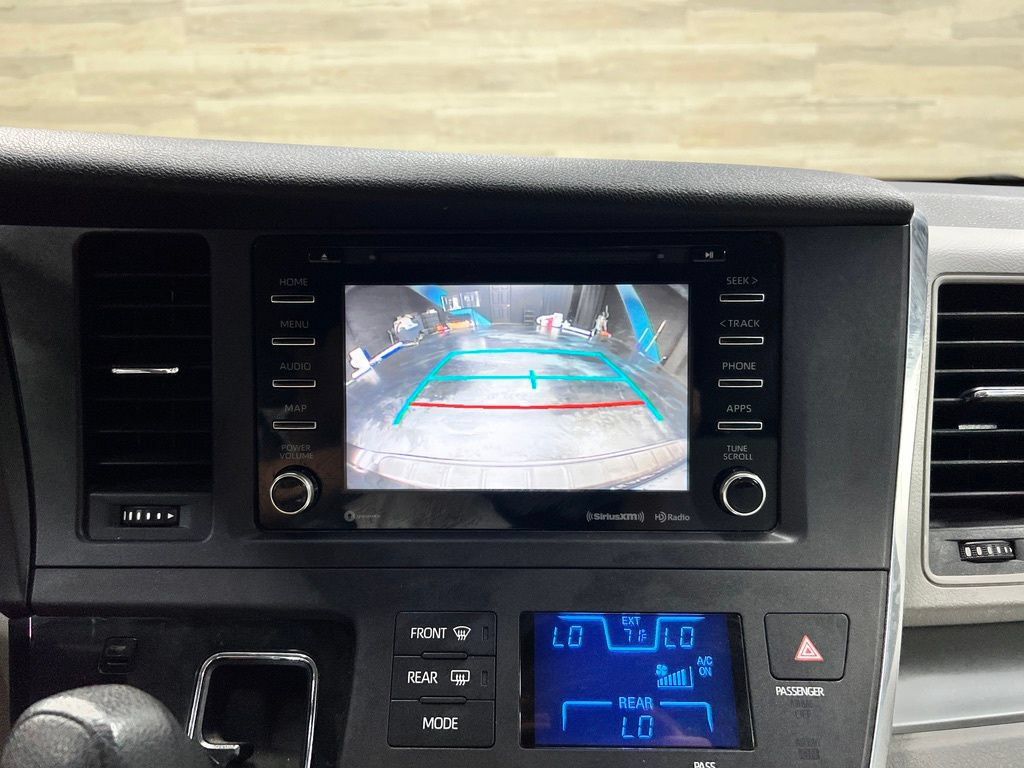 Used 2019 Toyota Sienna LE FWD image 11