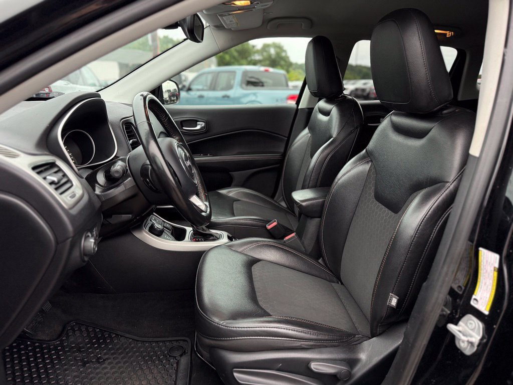 Used 2018 Jeep Compass Latitude w/ Cold Weather Group AWD/4WD image 10