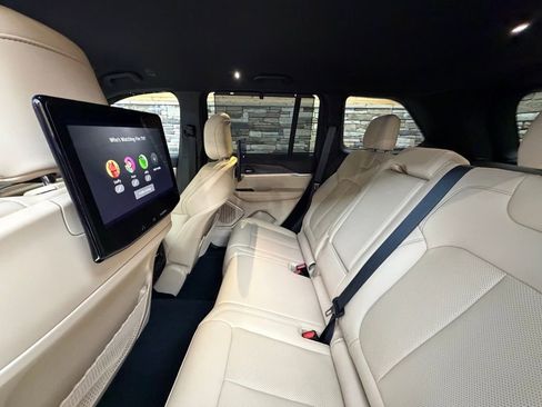 Used 2023 Jeep Grand Cherokee Limited w/ Luxury Tech Group II image 28