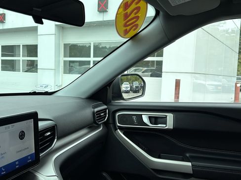 Used 2022 Ford Explorer XLT w/ Equipment Group 202A image 24