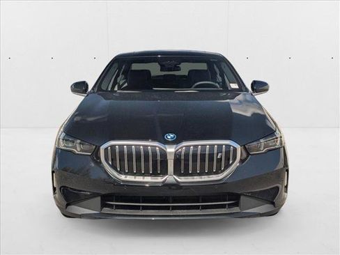 Used 2025 BMW i5 xDrive40 w/ Premium Package image 6