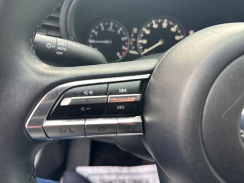 Used 2020 MAZDA MAZDA3 Hatchback w/ Preferred Package image 18