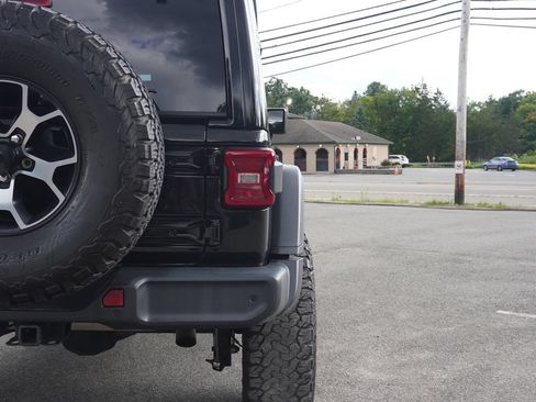 Used 2018 Jeep Wrangler Unlimited Rubicon AWD/4WD image 14