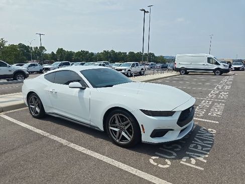 Used 2025 Ford Mustang Coupe RWD image 1