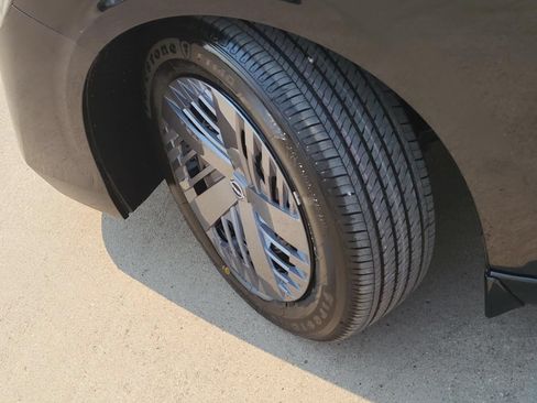 New 2027 Nissan Sentra S w/ Floor Mat Package FWD image 9
