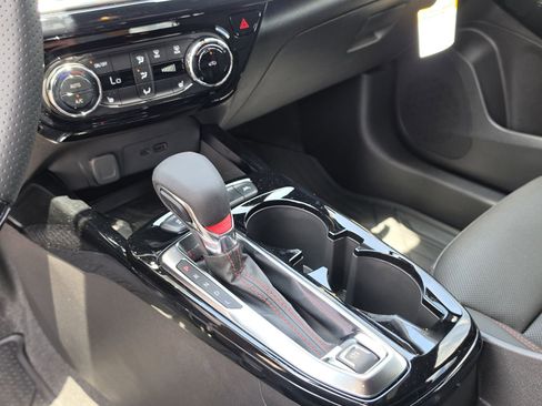 Used 2025 Chevrolet Trax RS w/ Sunroof Package FWD image 21