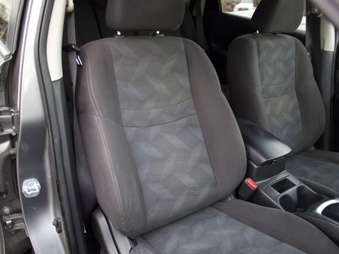 Used 2016 Nissan Rogue SV image 36