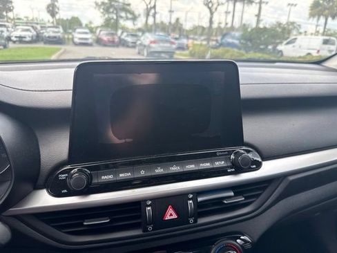 Used 2019 Kia Forte LXS FWD image 6
