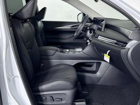 Certified 2026 INFINITI QX60 Luxe w/ Family Package image 30