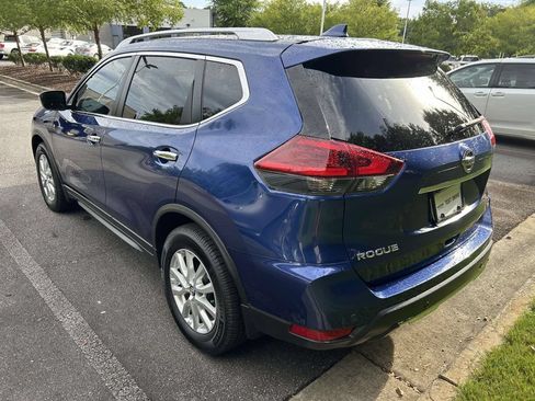 Used 2020 Nissan Rogue SV FWD image 3