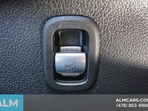 Used 2025 Mercedes-Benz C 300 Sedan image 48