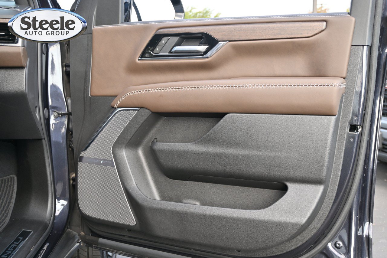 Certified 2025 GMC Yukon Denali Ultimate AWD/4WD image 28