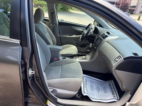 Used 2013 Toyota Corolla LE FWD image 33