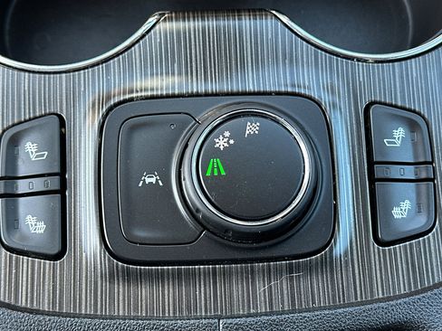 Used 2023 GMC Acadia SLT image 26