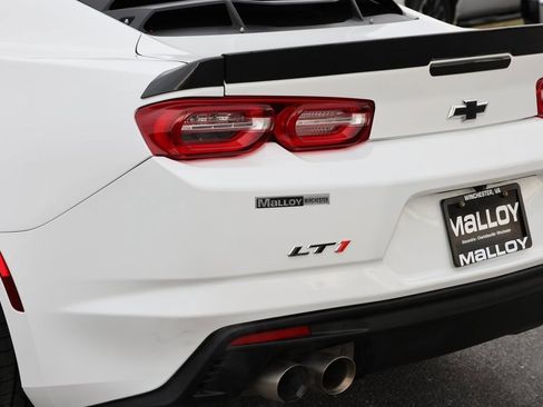 Used 2022 Chevrolet Camaro LT w/ Technology Package image 7