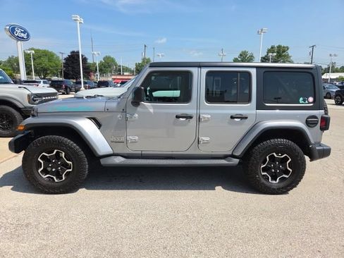 Used 2019 Jeep Wrangler Unlimited Sahara w/ Cold Weather Group AWD/4WD image 5