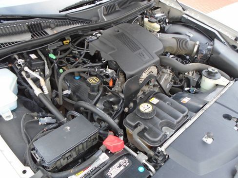 Used 2004 Lincoln Town Car Signature image 17