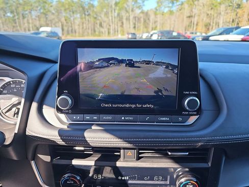 Used 2025 Nissan Rogue SV image 26