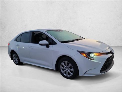 Used 2026 Toyota Corolla LE FWD image 3