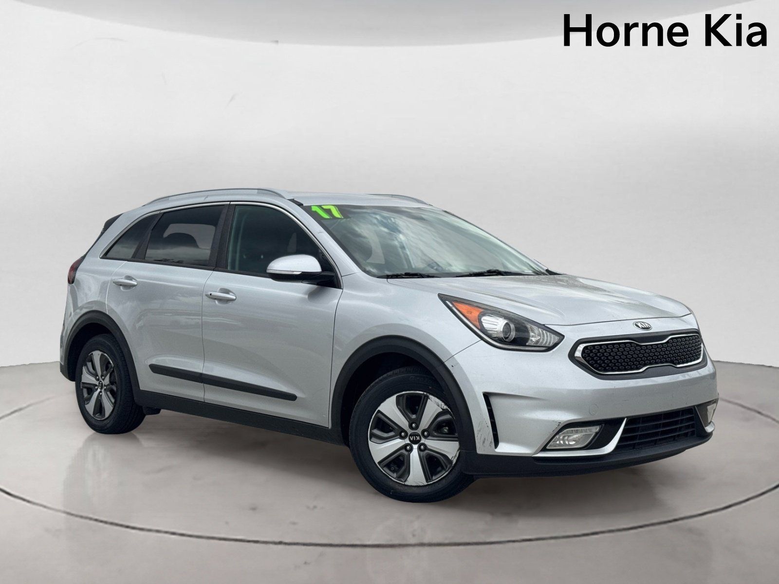 Used 2017 Kia Niro EX FWD image 2
