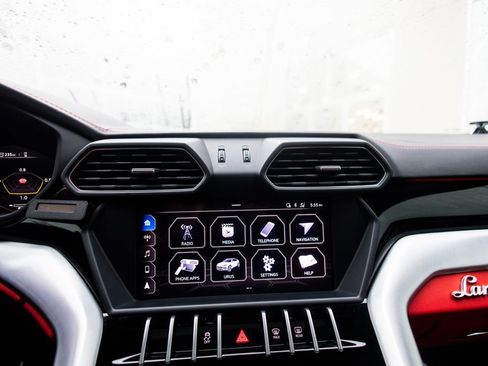 Used 2019 Lamborghini Urus AWD/4WD image 26