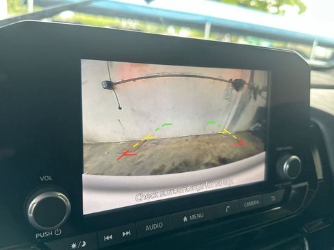 Used 2025 Nissan Pathfinder SV AWD/4WD image 19