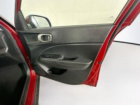 Used 2025 Hyundai Venue SEL FWD image 31