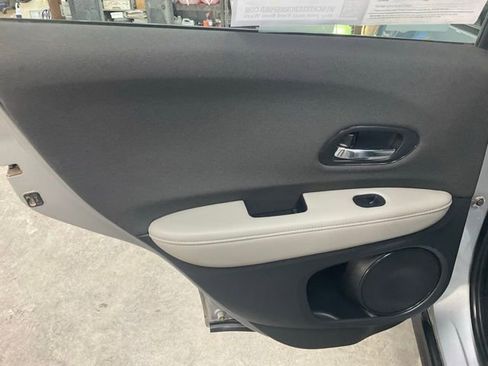 Used 2020 Honda HR-V LX image 13