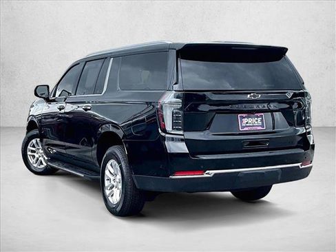 Used 2025 Chevrolet Suburban LT w/ Comfort Package RWD image 13