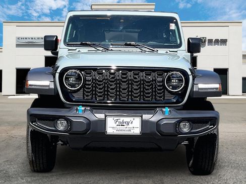 Used 2024 Jeep Wrangler Unlimited AWD/4WD image 3