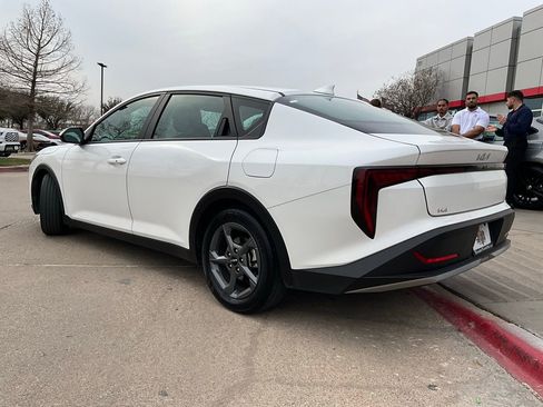 Used 2025 Kia K4 LXS image 8