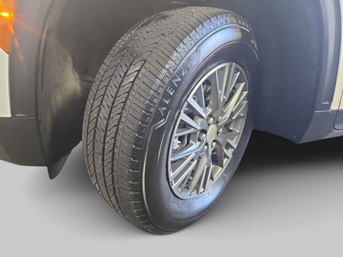 Used 2025 Chevrolet Traverse LT AWD/4WD image 36