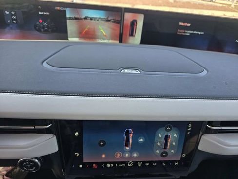 New 2026 Lincoln Navigator Premiere image 12